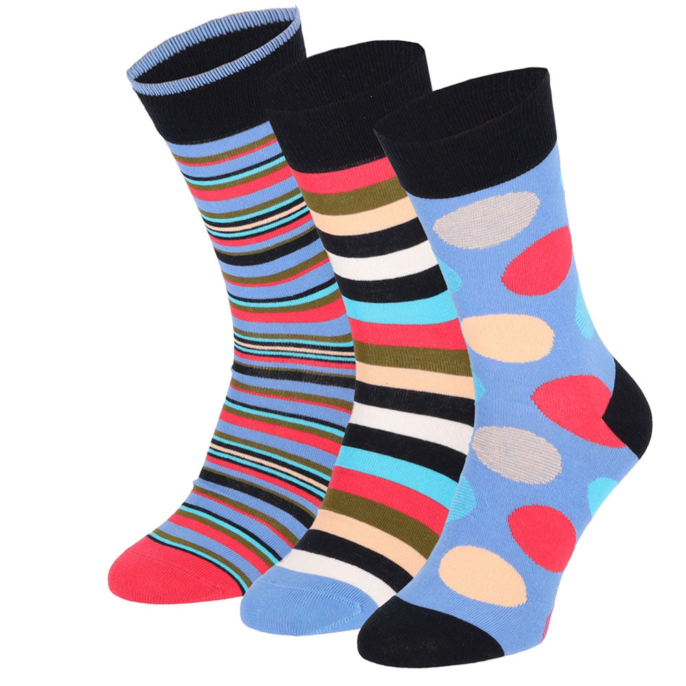 Discover three pairs of vibrant cotton socks that instantly brighten up your daily wardrobe. Crafted from 100% pure cotton, they deliver a soft, breathable fit ideal for all-day comfort. The durable, high-quality prints retain their brilliance even after many washes. These unisex socks are designed to stay in place without squeezing, making them a perfect fusion of style and functionality.