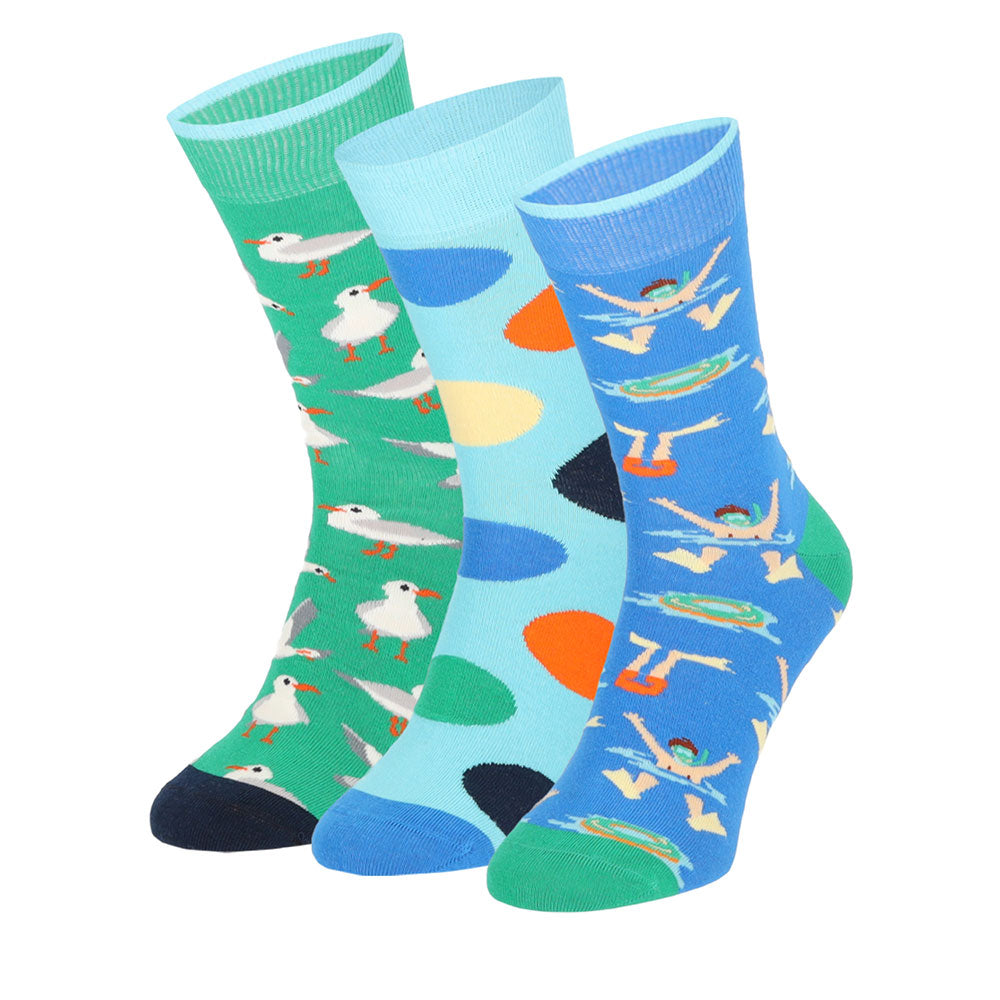 Discover three pairs of vibrant cotton socks that instantly brighten up your daily wardrobe. Crafted from 100% pure cotton, they deliver a soft, breathable fit ideal for all-day comfort. The durable, high-quality prints retain their brilliance even after many washes. These unisex socks are designed to stay in place without squeezing, making them a perfect fusion of style and functionality.