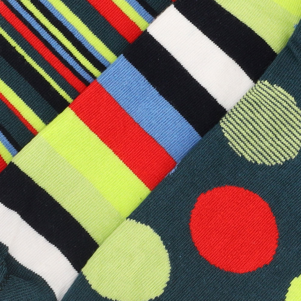Discover three pairs of vibrant cotton socks that instantly brighten up your daily wardrobe. Crafted from 100% pure cotton, they deliver a soft, breathable fit ideal for all-day comfort. The durable, high-quality prints retain their brilliance even after many washes. These unisex socks are designed to stay in place without squeezing, making them a perfect fusion of style and functionality.