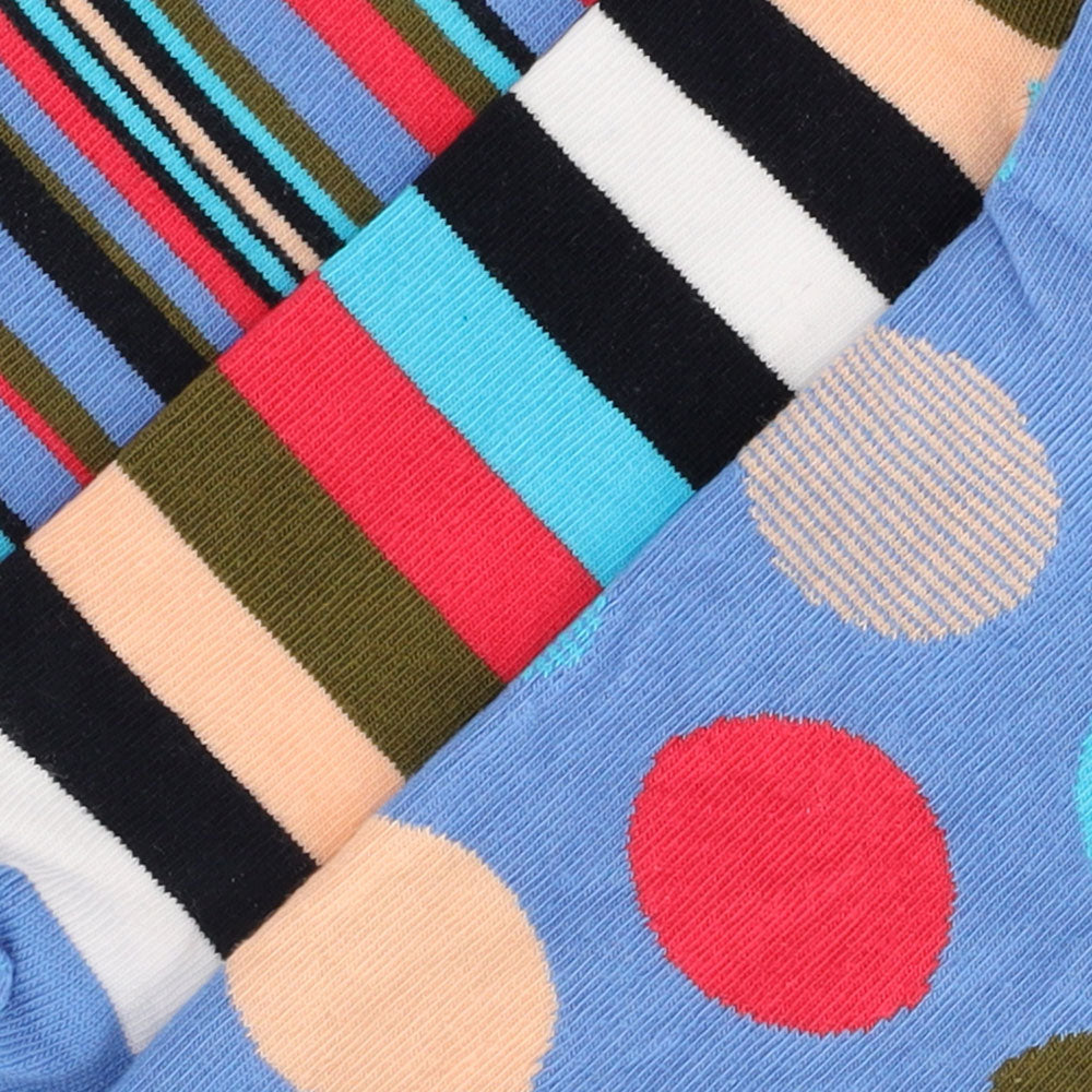 Discover three pairs of vibrant cotton socks that instantly brighten up your daily wardrobe. Crafted from 100% pure cotton, they deliver a soft, breathable fit ideal for all-day comfort. The durable, high-quality prints retain their brilliance even after many washes. These unisex socks are designed to stay in place without squeezing, making them a perfect fusion of style and functionality.