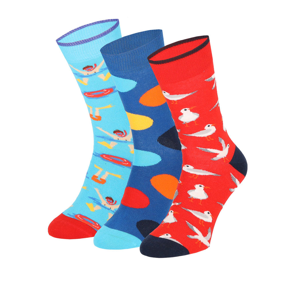 Discover three pairs of vibrant cotton socks that instantly brighten up your daily wardrobe. Crafted from 100% pure cotton, they deliver a soft, breathable fit ideal for all-day comfort. The durable, high-quality prints retain their brilliance even after many washes. These unisex socks are designed to stay in place without squeezing, making them a perfect fusion of style and functionality.