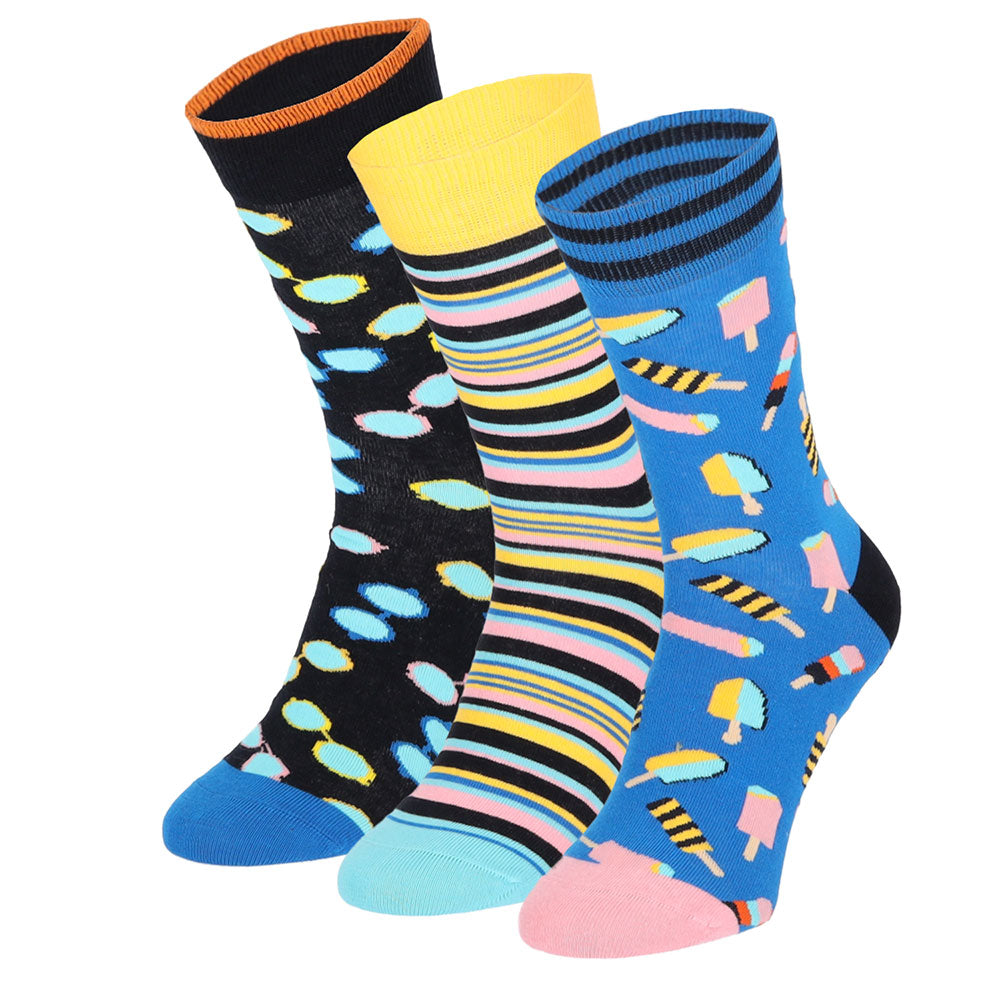 Discover three pairs of vibrant cotton socks that instantly brighten up your daily wardrobe. Crafted from 100% pure cotton, they deliver a soft, breathable fit ideal for all-day comfort. The durable, high-quality prints retain their brilliance even after many washes. These unisex socks are designed to stay in place without squeezing, making them a perfect fusion of style and functionality.