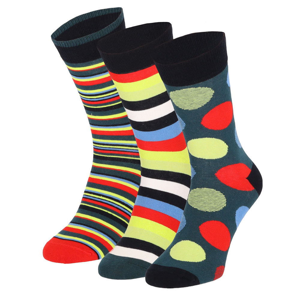 Discover three pairs of vibrant cotton socks that instantly brighten up your daily wardrobe. Crafted from 100% pure cotton, they deliver a soft, breathable fit ideal for all-day comfort. The durable, high-quality prints retain their brilliance even after many washes. These unisex socks are designed to stay in place without squeezing, making them a perfect fusion of style and functionality.